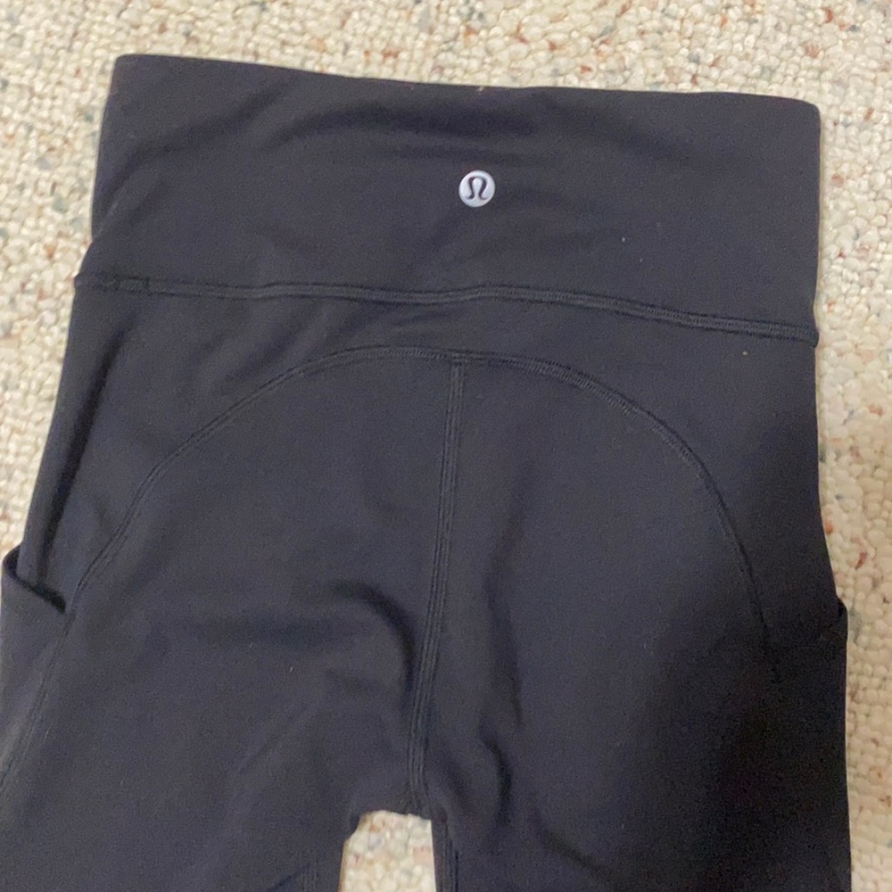 Black lululemon 28’ leggings